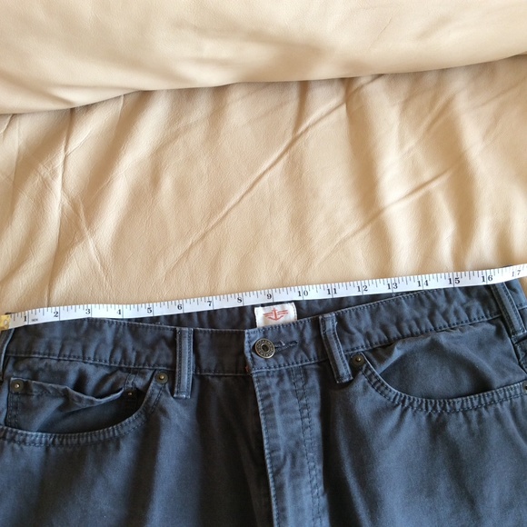 Men’s Gray Dockers Jeans | Straight Fit | Size 34 - Picture 11 of 13